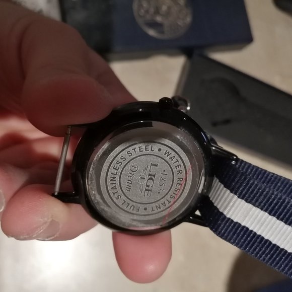 LIGE Watch (Red Face and NATO Deluxe Strap) - Picture 4 of 7